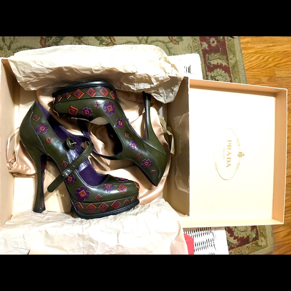 Prada army green